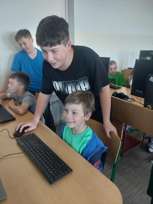 Spolupráce prvňáčků a sedmáků